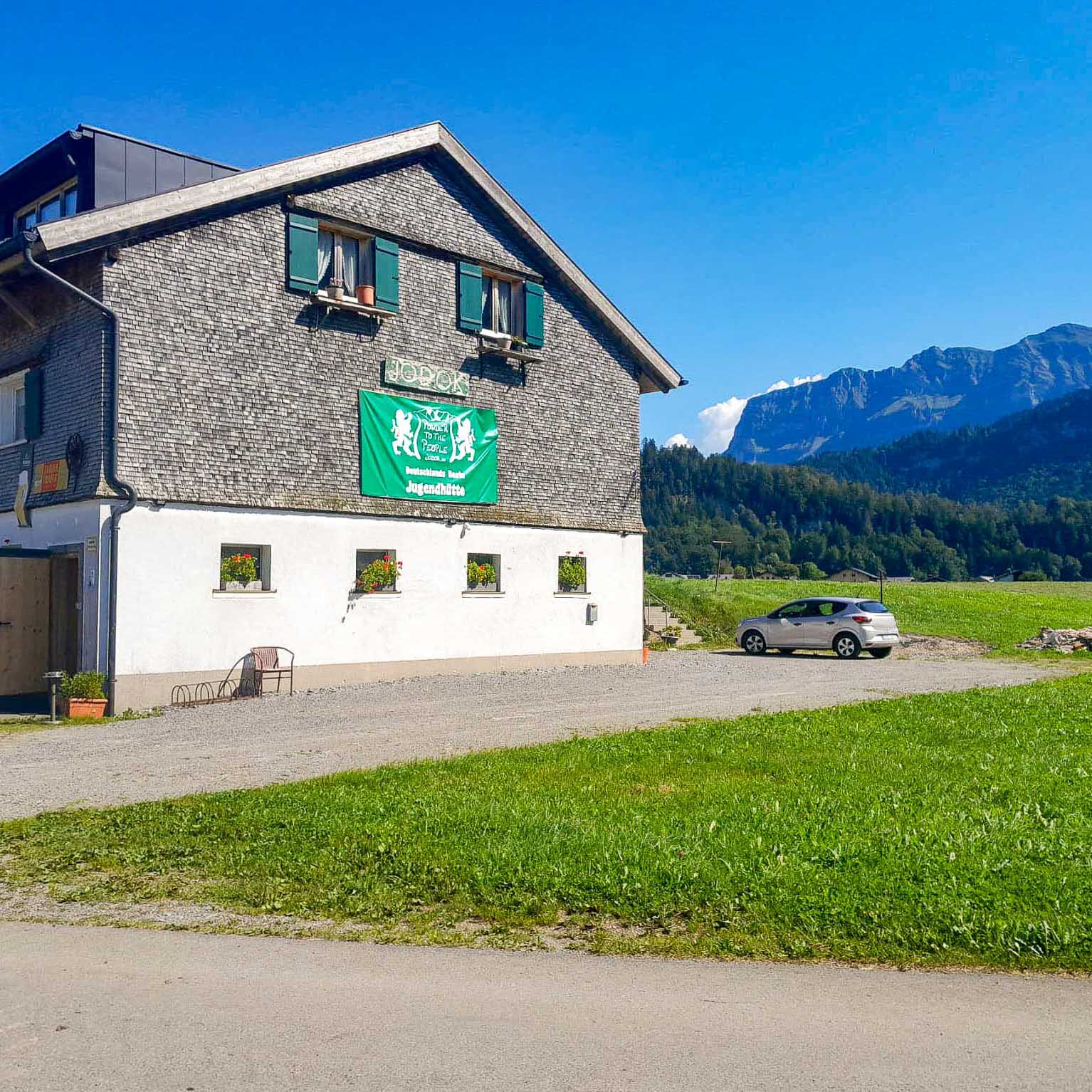 Ansicht des Hauses mit Landschaft