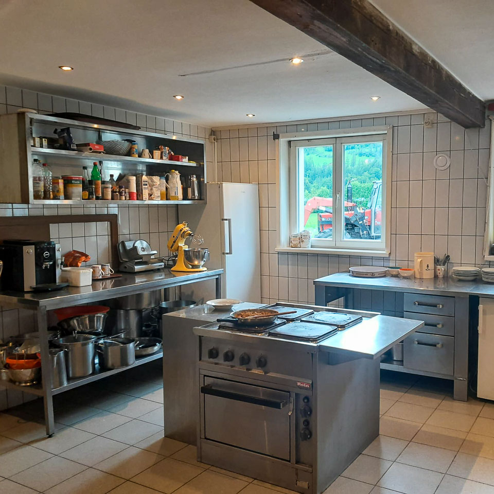 Stube mit Sitzplätzen